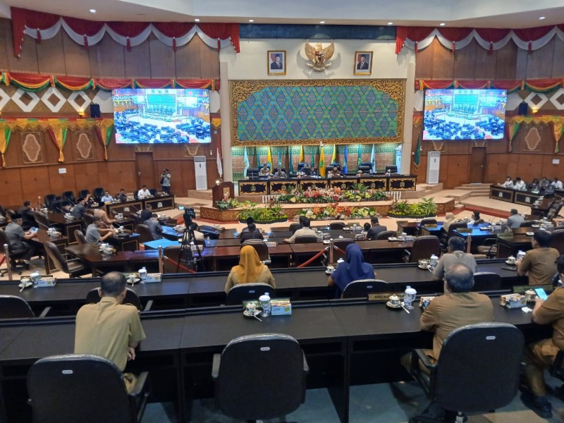 Pemprov Riau Sampaikan Jawaban Gubernur Atas Pandangan Umum Fraksi Atas Ranperda RPJMD 2025-2029