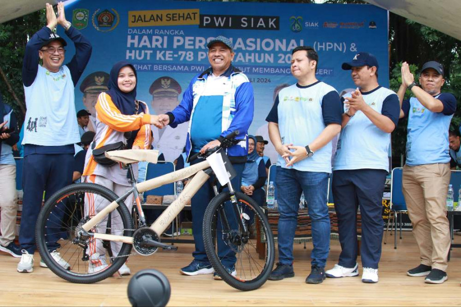 Pemkab Siak dan PWI Gelar Jalan Santai di Hadiri Ribuan Masyarakat Tualang