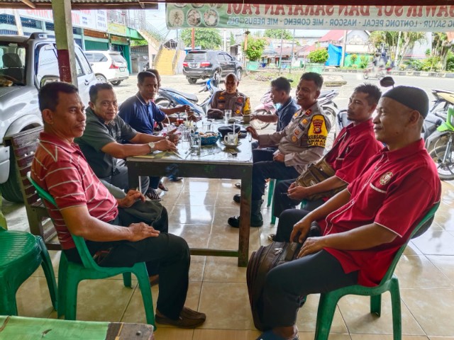 Cipta Kondisi Pasca Pilkada 2024, Binmas Polres Rohul Cooling System Bersama Simpatisan Paslon