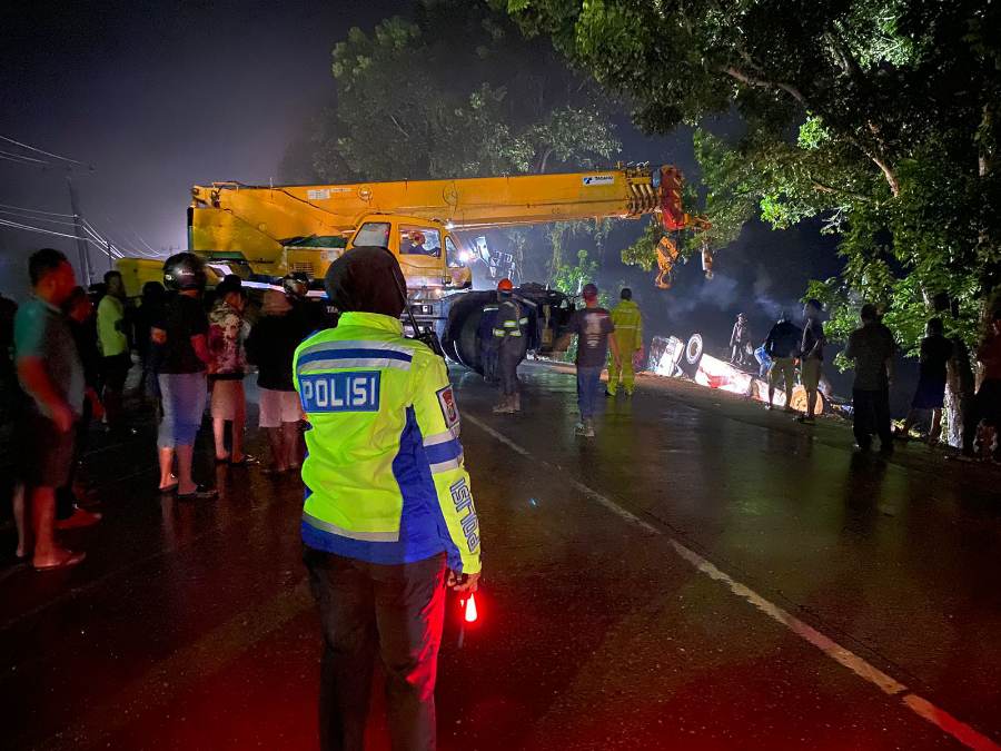 Banting Setir! Bus PT RAPP Masuk Jurang, 1 Pekerja Tewas