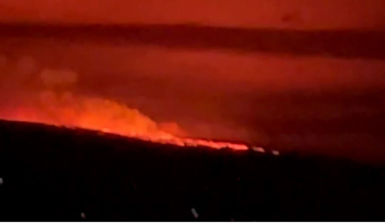 Langit Malam Hawaii Memerah, Gunung Berapi Terbesar di Dunia Mauna Loa Meletus