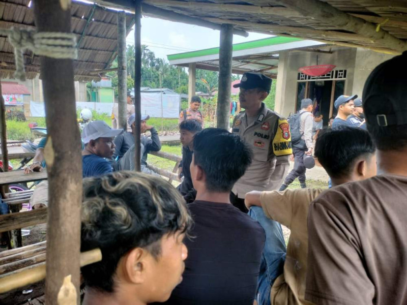 Sambangi Warga, Ini Pesan Bhabinkamtibmas Desa Harapan Jaya Jelang Pilkada