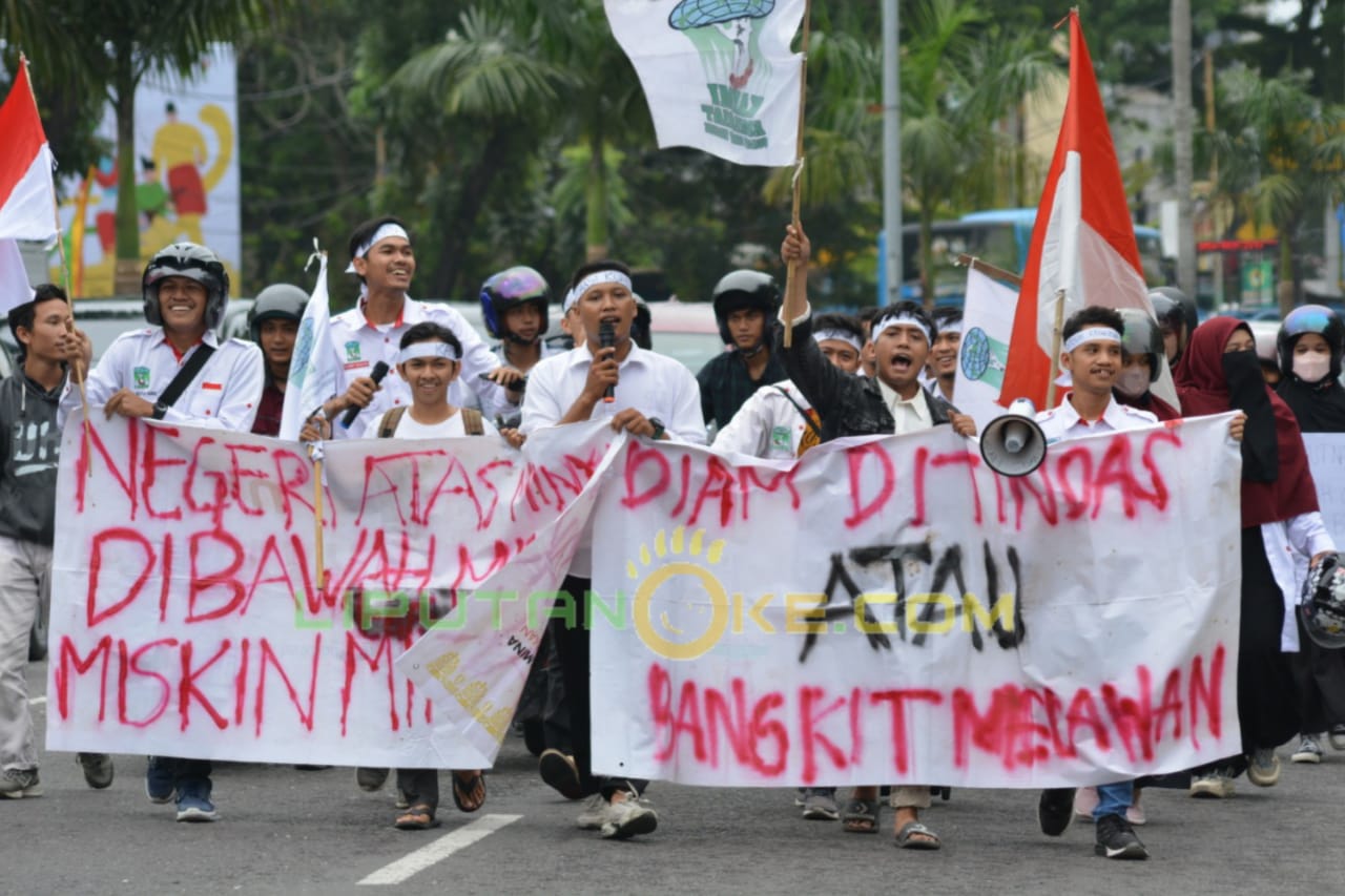 KMMI Demo Protes Pemerintah Tega Sengsarakan Rakyat, Anggota Dewan Riau Menghilang
