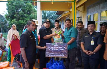 Temui Warga Korban Banjir, Wabup Husni Prihatin Kondisi Anak-Anak